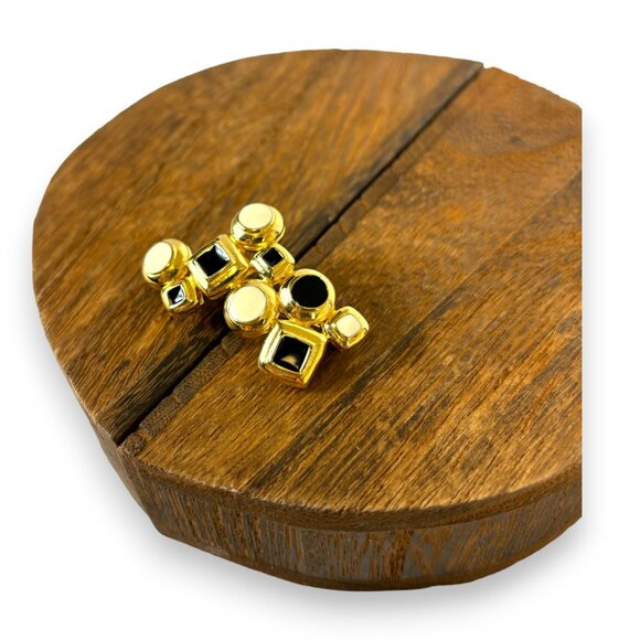 VINTAGE BLACK/WHITE ENAMELED GOLD PLATED SQUARE AND ROUND SHAPE BROOCH - Picture 3 of 9